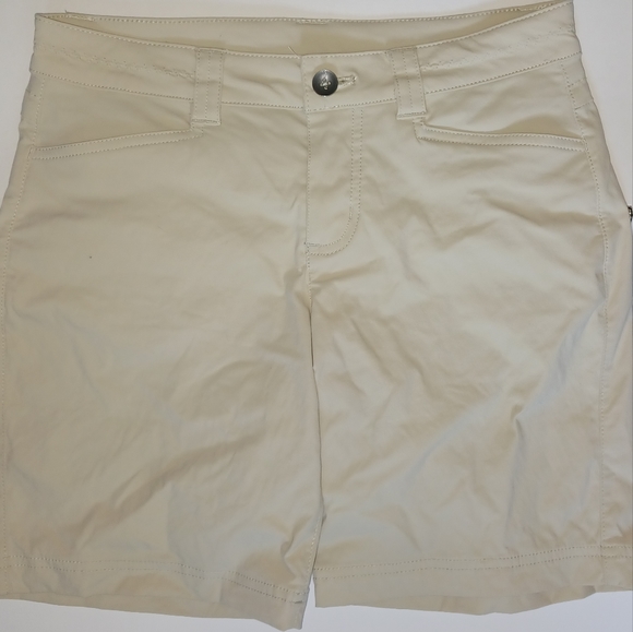 Eddie Bauer Pants - Eddie Bauer Khaki Shorts with pockets  7" inseam shorts Women's size 4